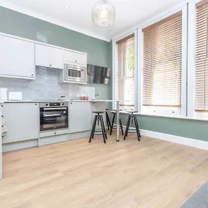 Verulum - By Coastline Retreats - Beautifully Designed Luxury Town Centre - 5 Minute Walk To The - Parking Included Bournemouth